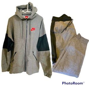Nike Men’s Sweatsuit Size XL